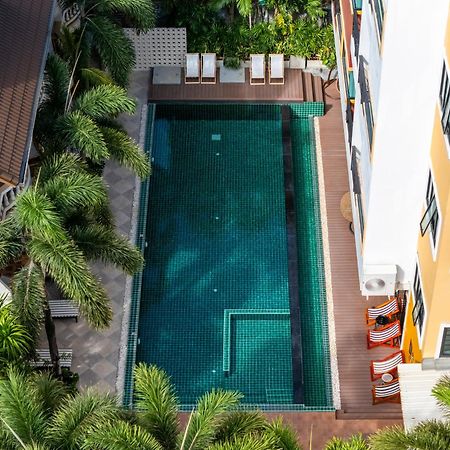 Buasri Boutique Patong Hotel Exterior foto