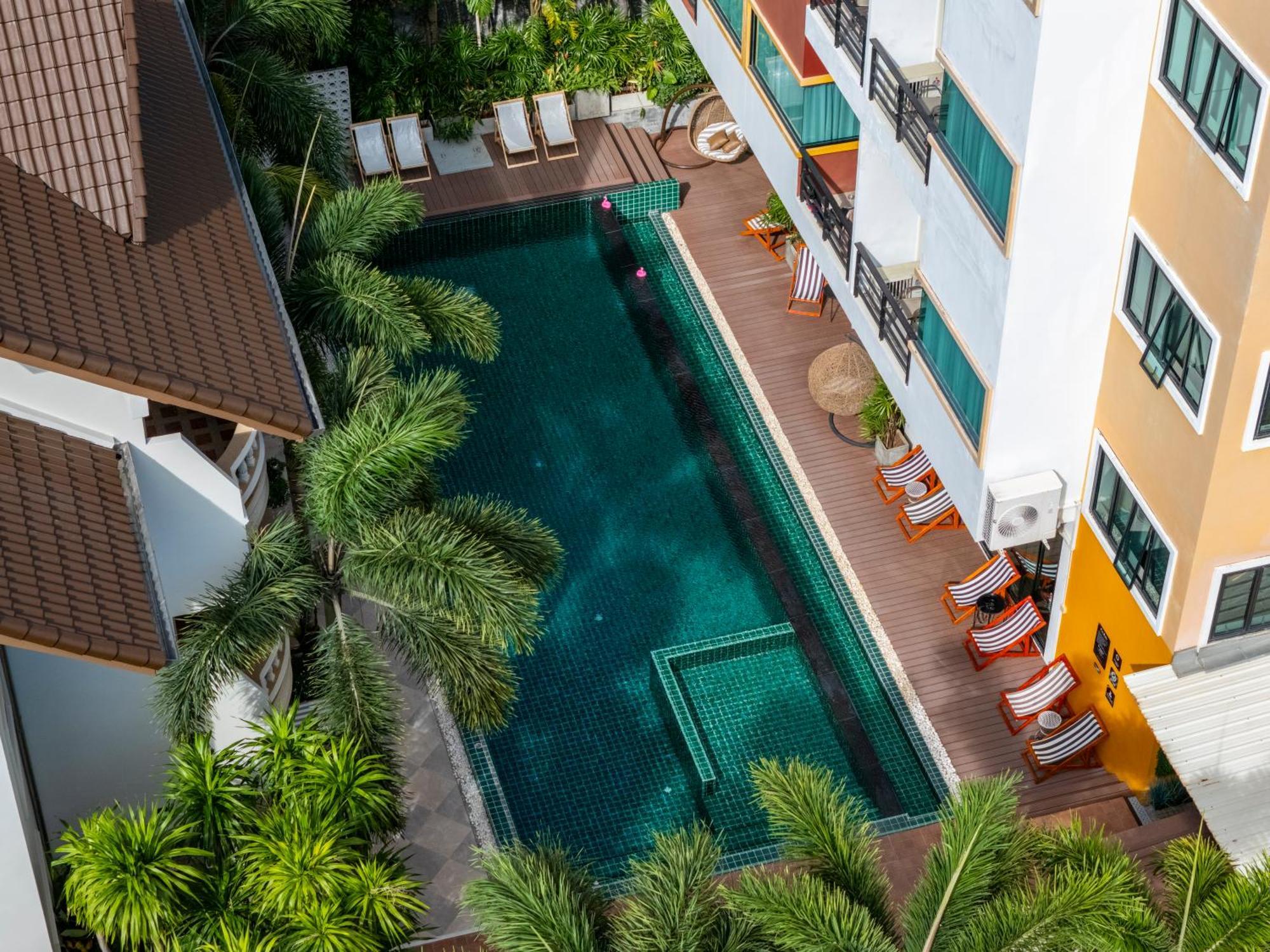 Buasri Boutique Patong Hotel Exterior foto